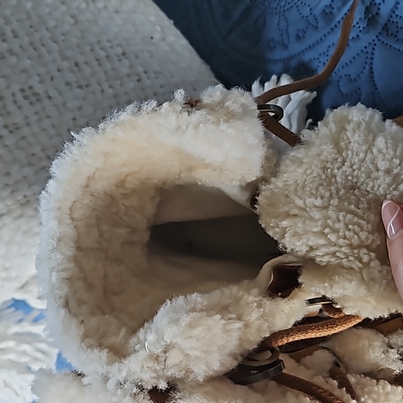 Sorel boots - Picture 4 of 11